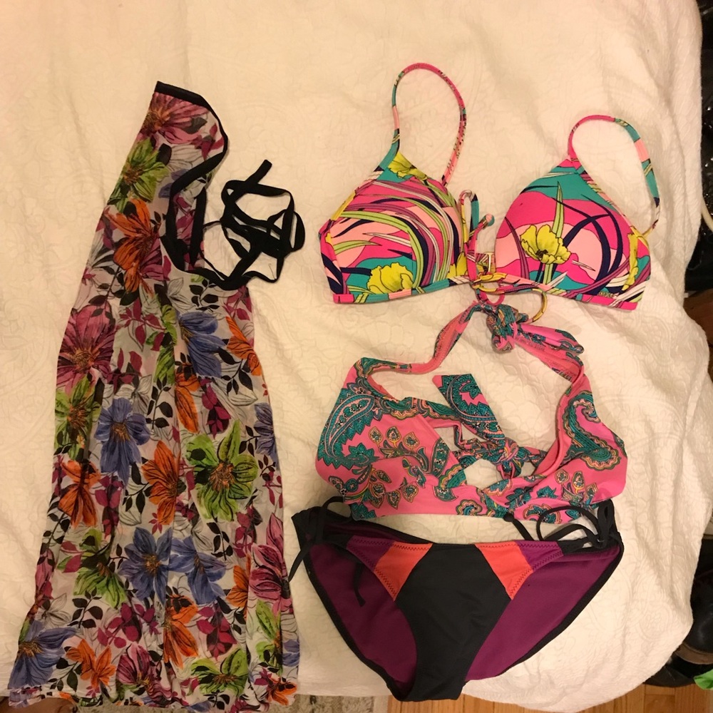 Beach bikinis and wrap